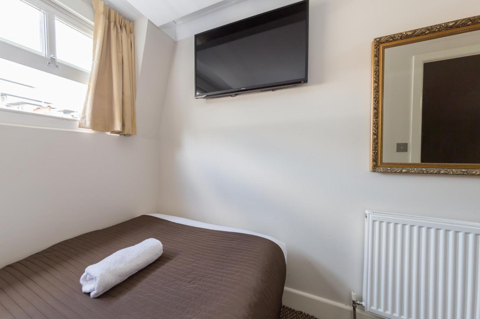 Chester Hotel London Exterior photo
